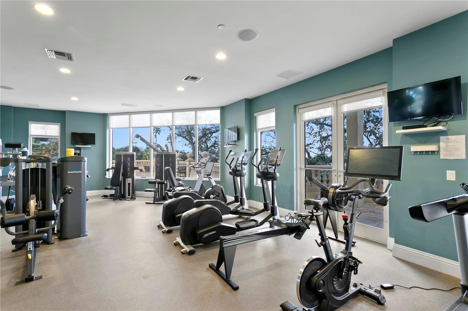 Listing photo id 88 for 4201 Bayshore Boulevard 2101