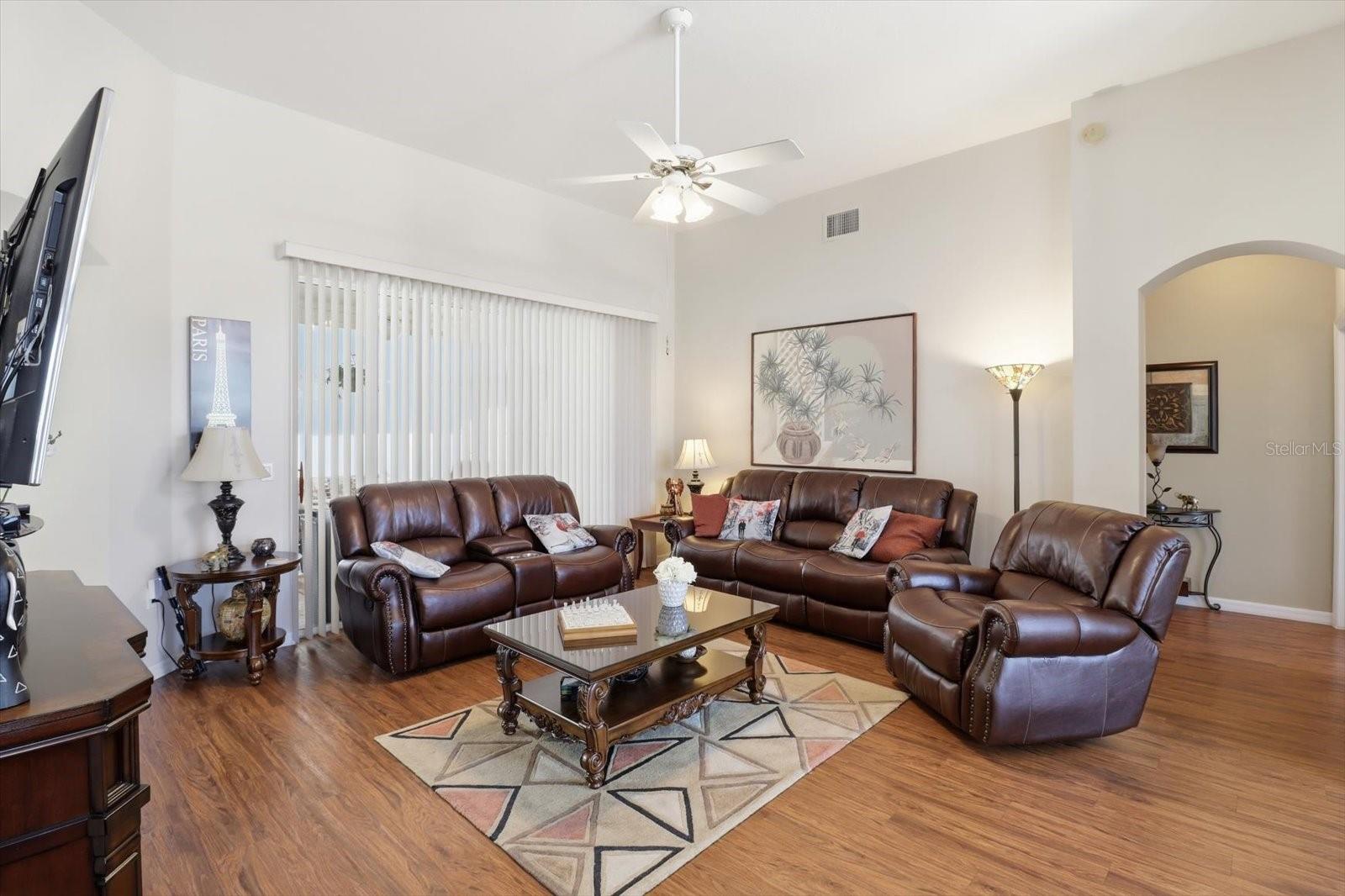 Image 14 of 50 For 188 Romany Loop