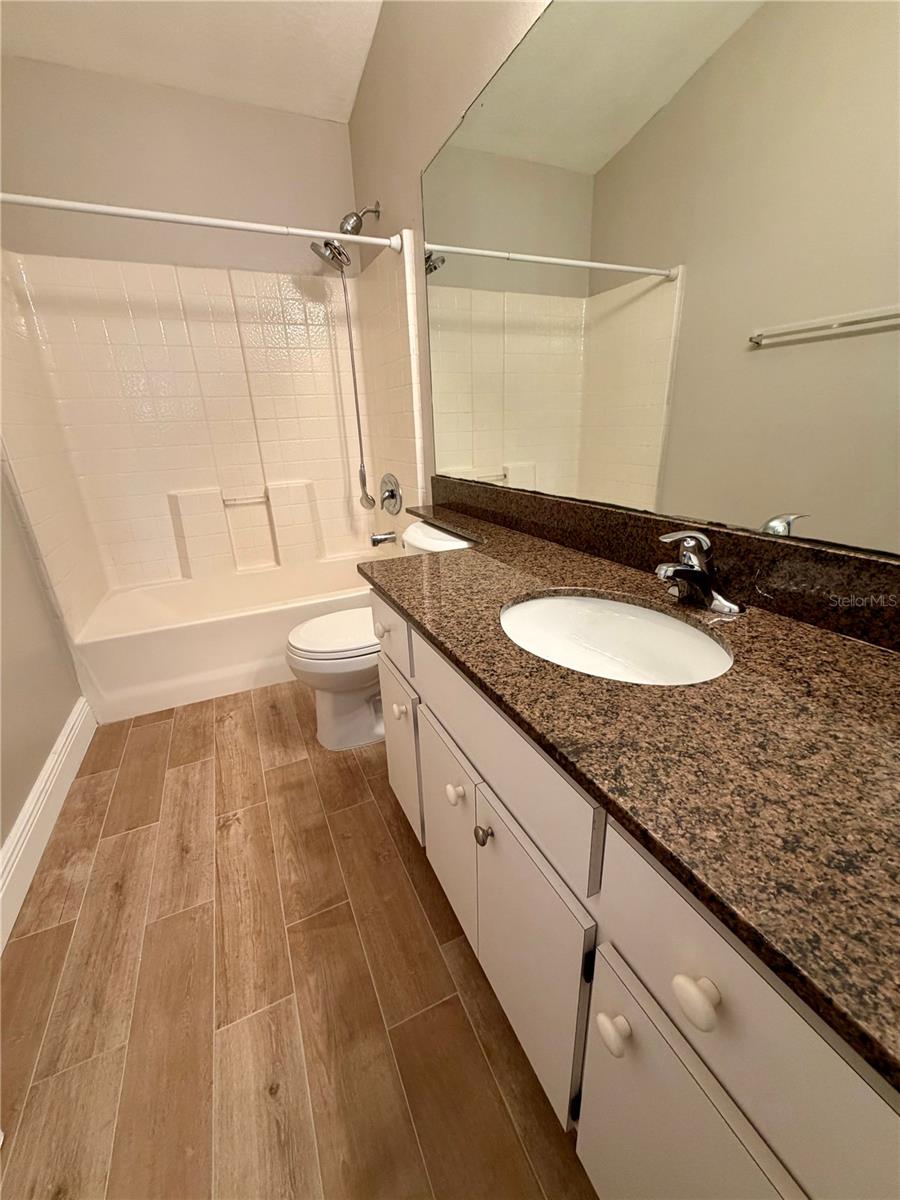 Listing photo id 13 for 18122 Lembrecht Way