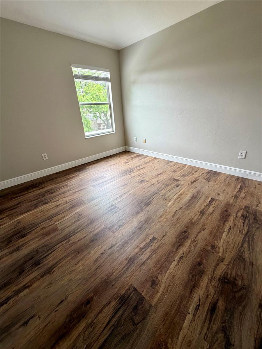 Listing photo id 14 for 18122 Lembrecht Way