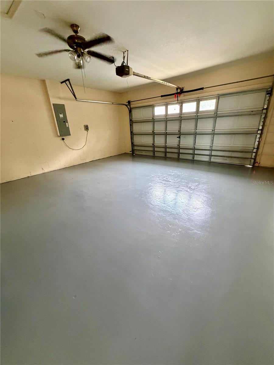 Listing photo id 17 for 18122 Lembrecht Way