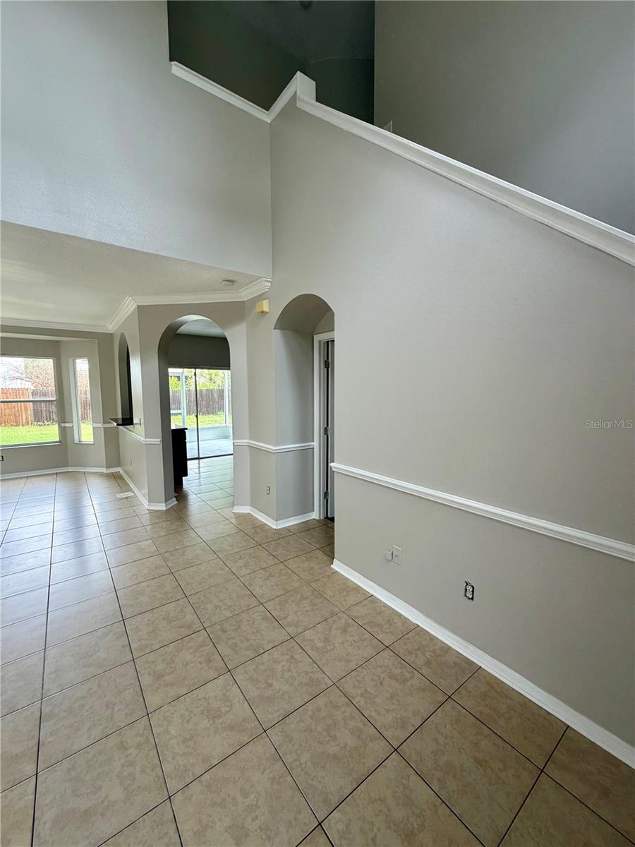 Listing photo id 4 for 18122 Lembrecht Way