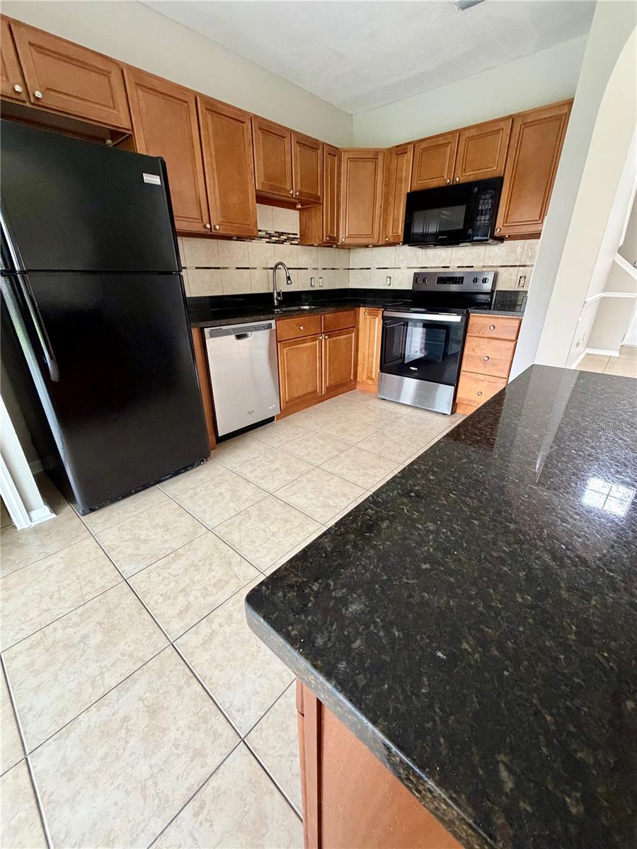 Listing photo id 6 for 18122 Lembrecht Way