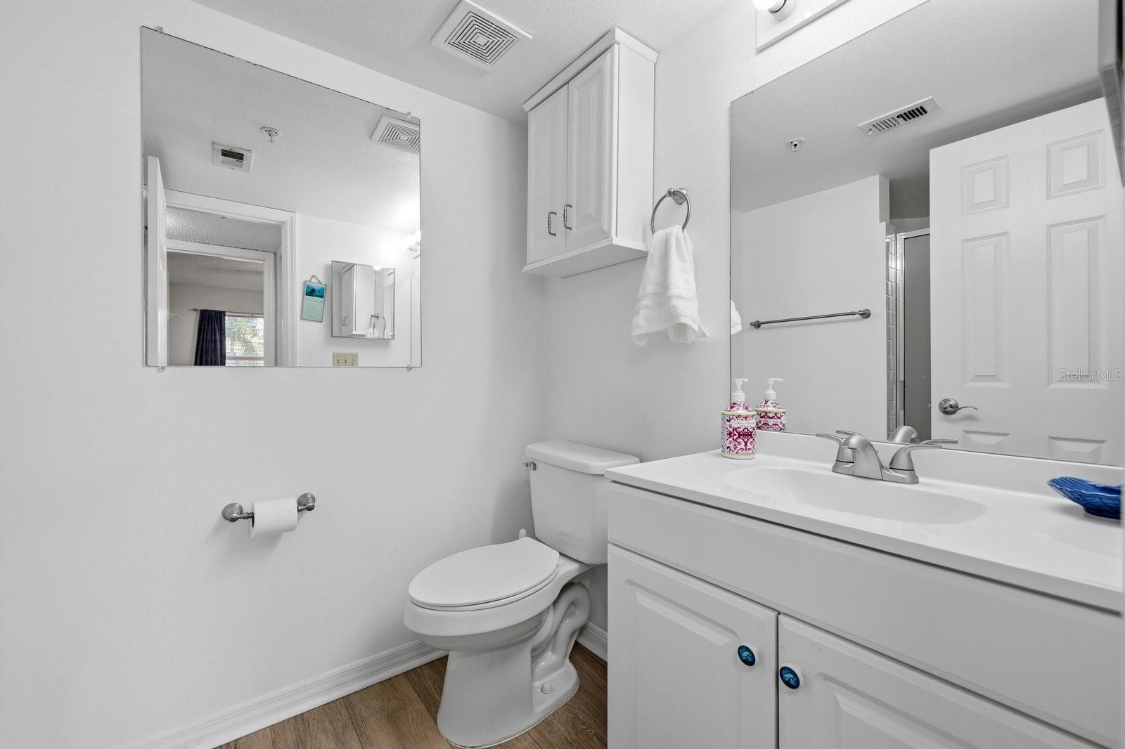 Image 14 of 18 For 2400 Feather Sound Drive 1424