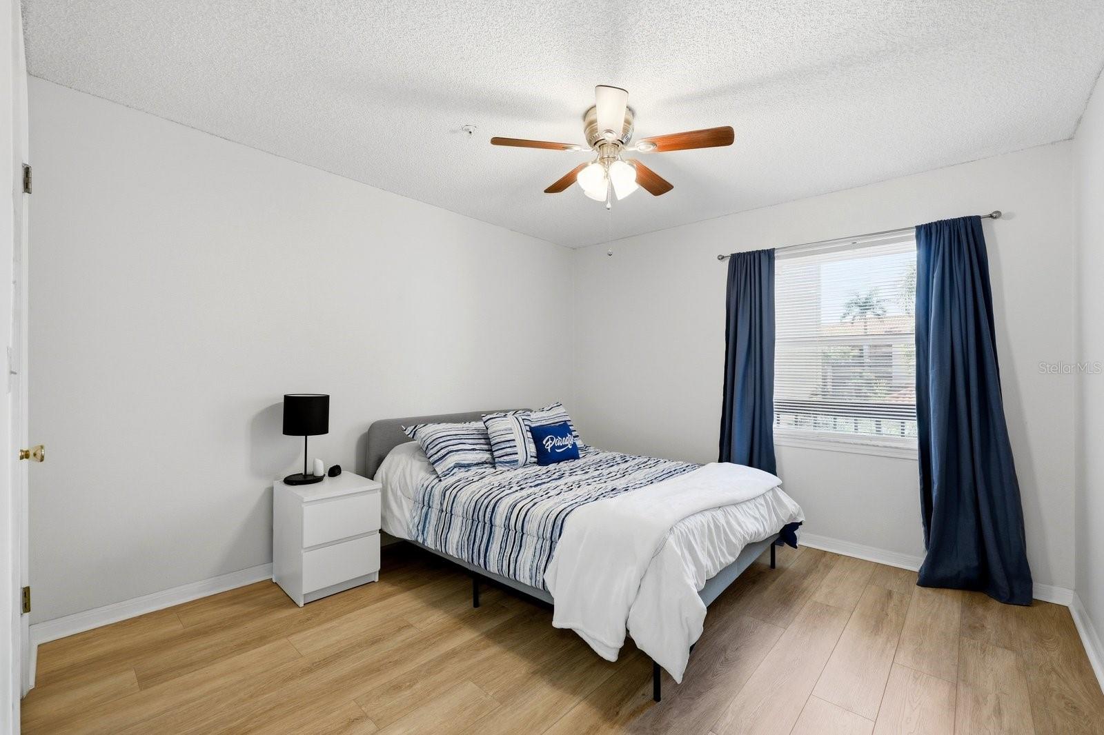 Image 15 of 18 For 2400 Feather Sound Drive 1424