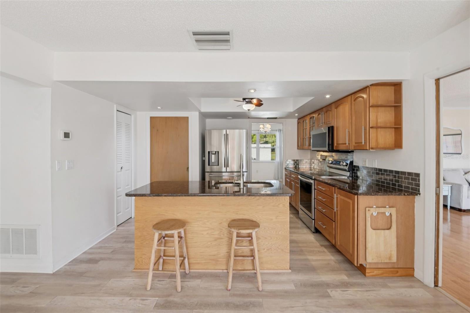 Image 12 of 33 For 2997 Kenilwick Drive S