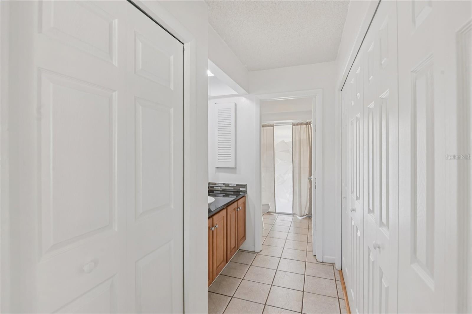 Image 17 of 33 For 2997 Kenilwick Drive S