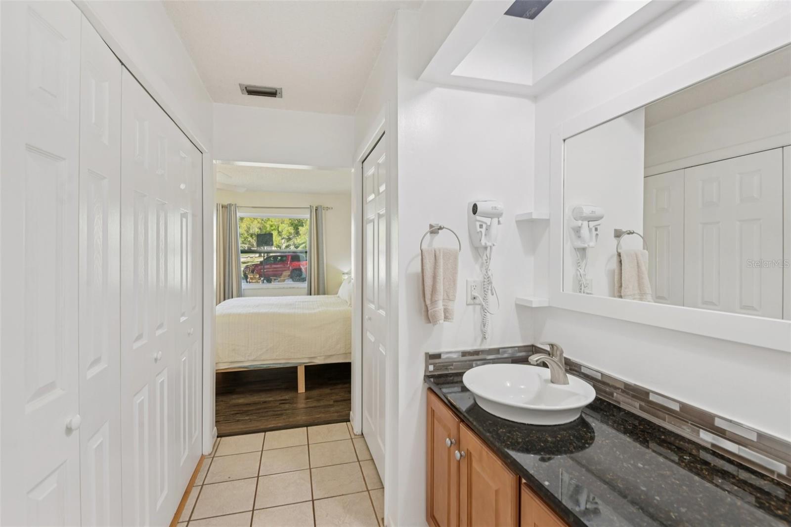 Image 18 of 33 For 2997 Kenilwick Drive S