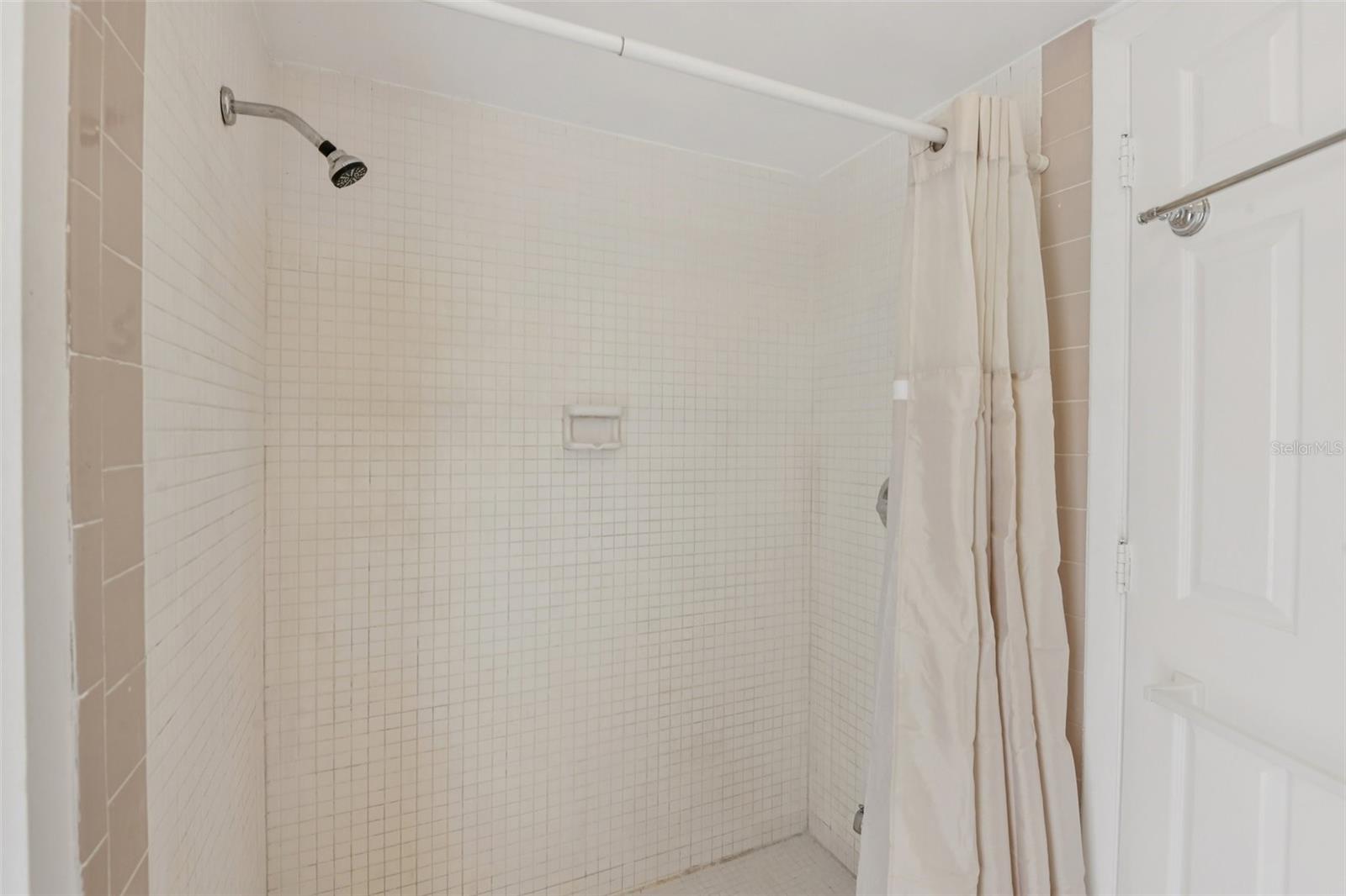 Image 20 of 33 For 2997 Kenilwick Drive S