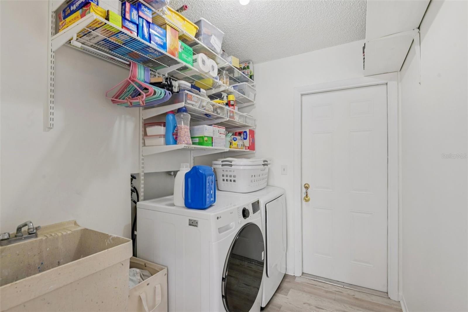 Image 21 of 33 For 2997 Kenilwick Drive S