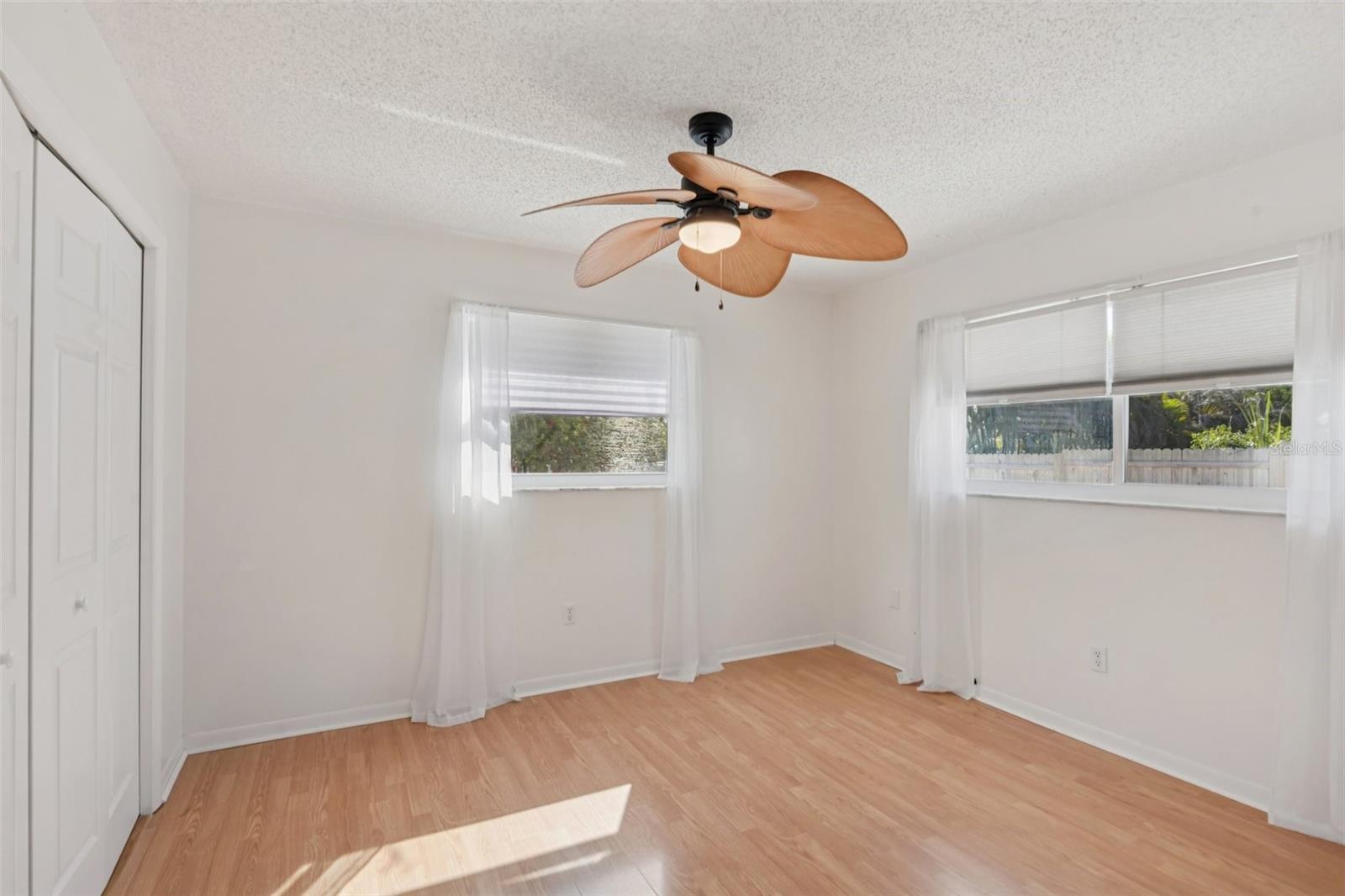 Image 22 of 33 For 2997 Kenilwick Drive S