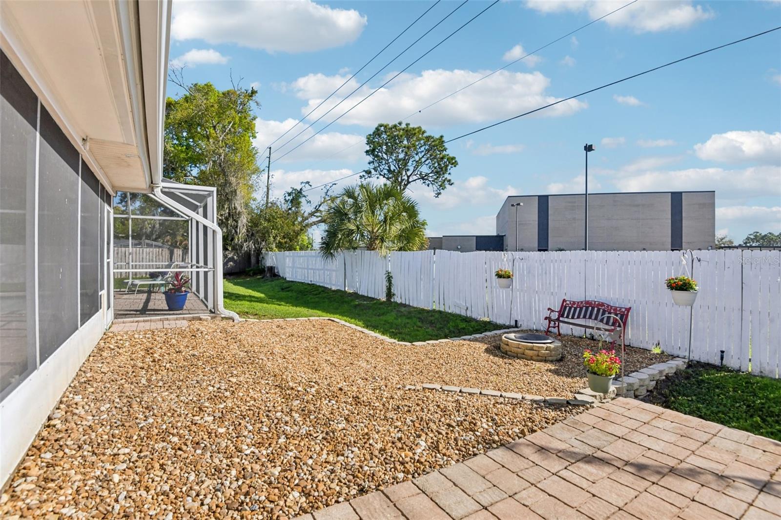 Image 29 of 33 For 2997 Kenilwick Drive S