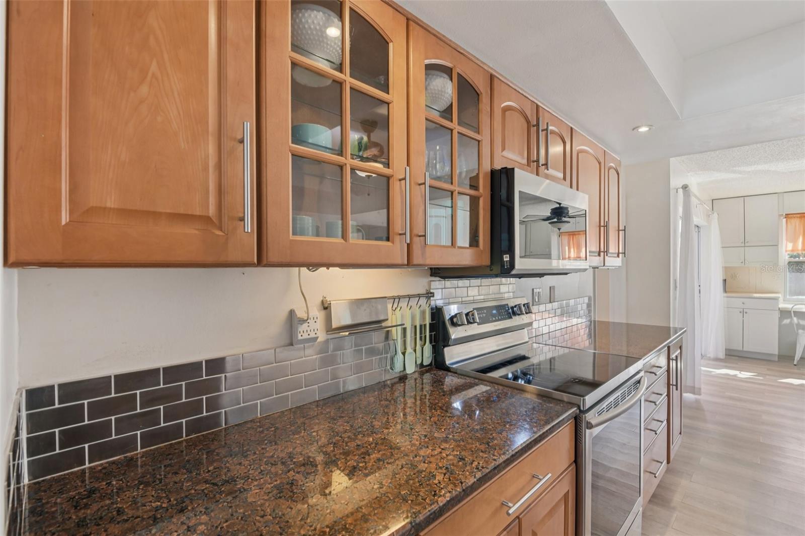 Image 7 of 33 For 2997 Kenilwick Drive S