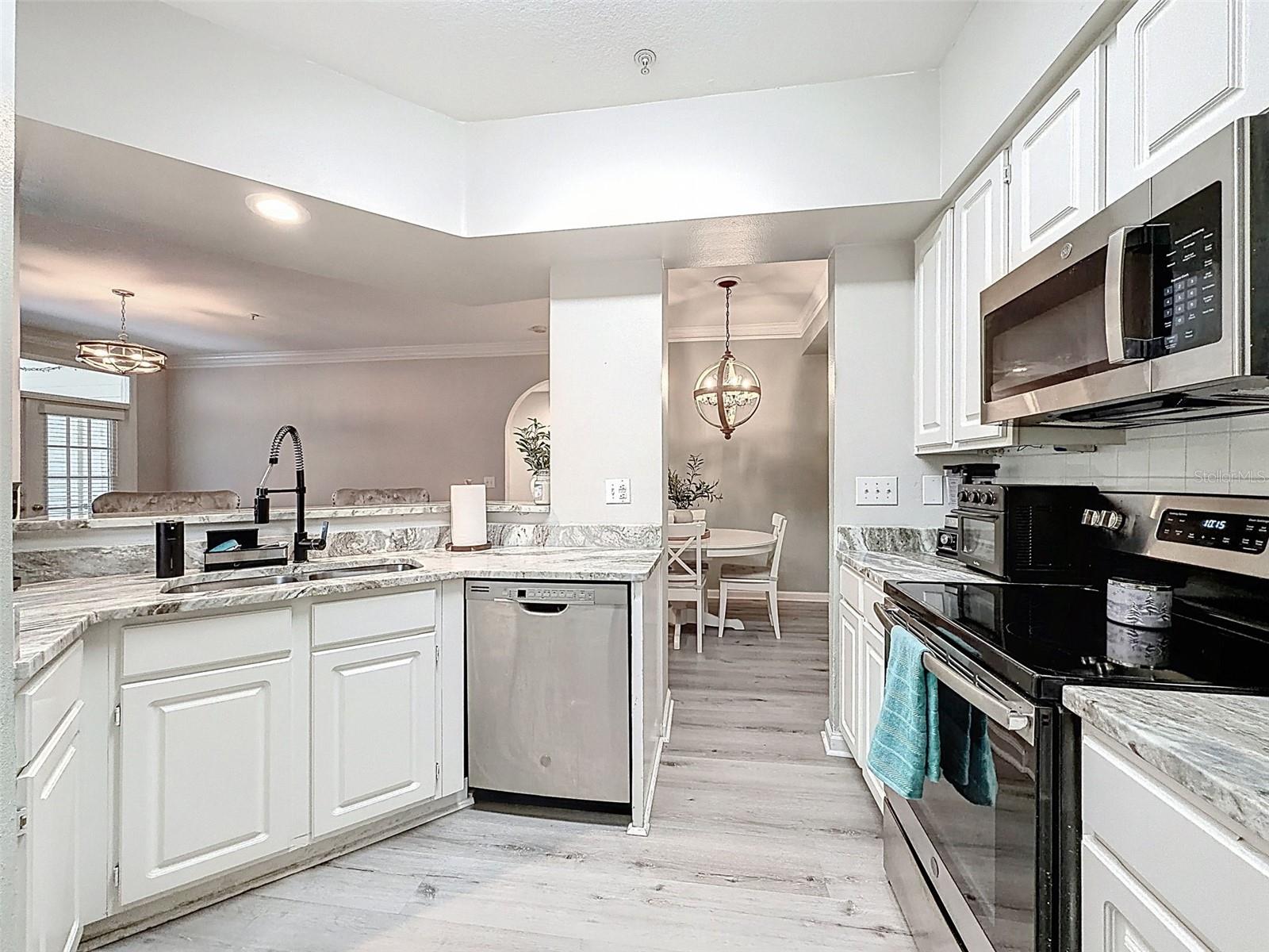 Image 18 of 58 For 1203 Bay Club Circle 1203