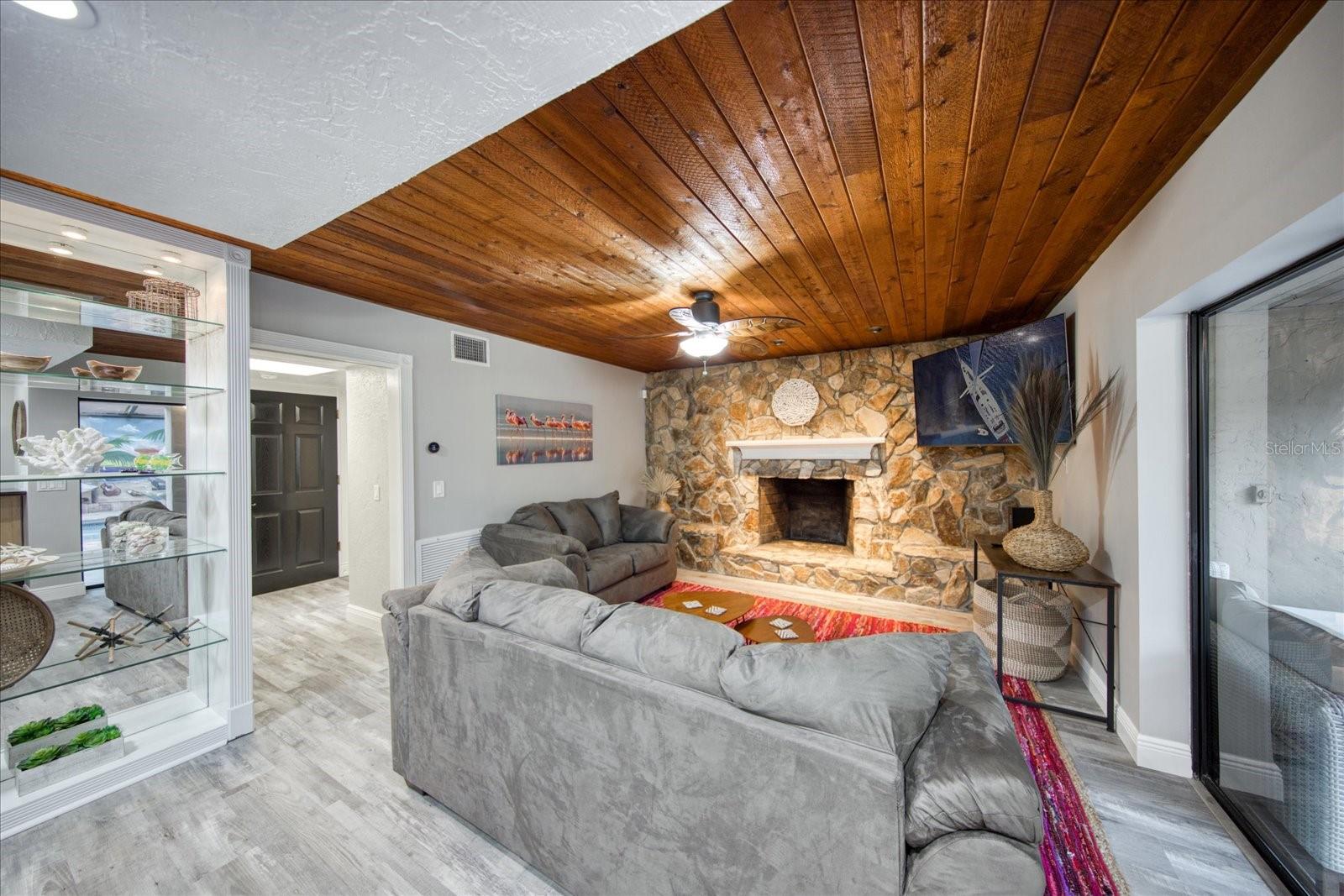 Image 10 of 39 For 13703 Oak Forest Boulevard N