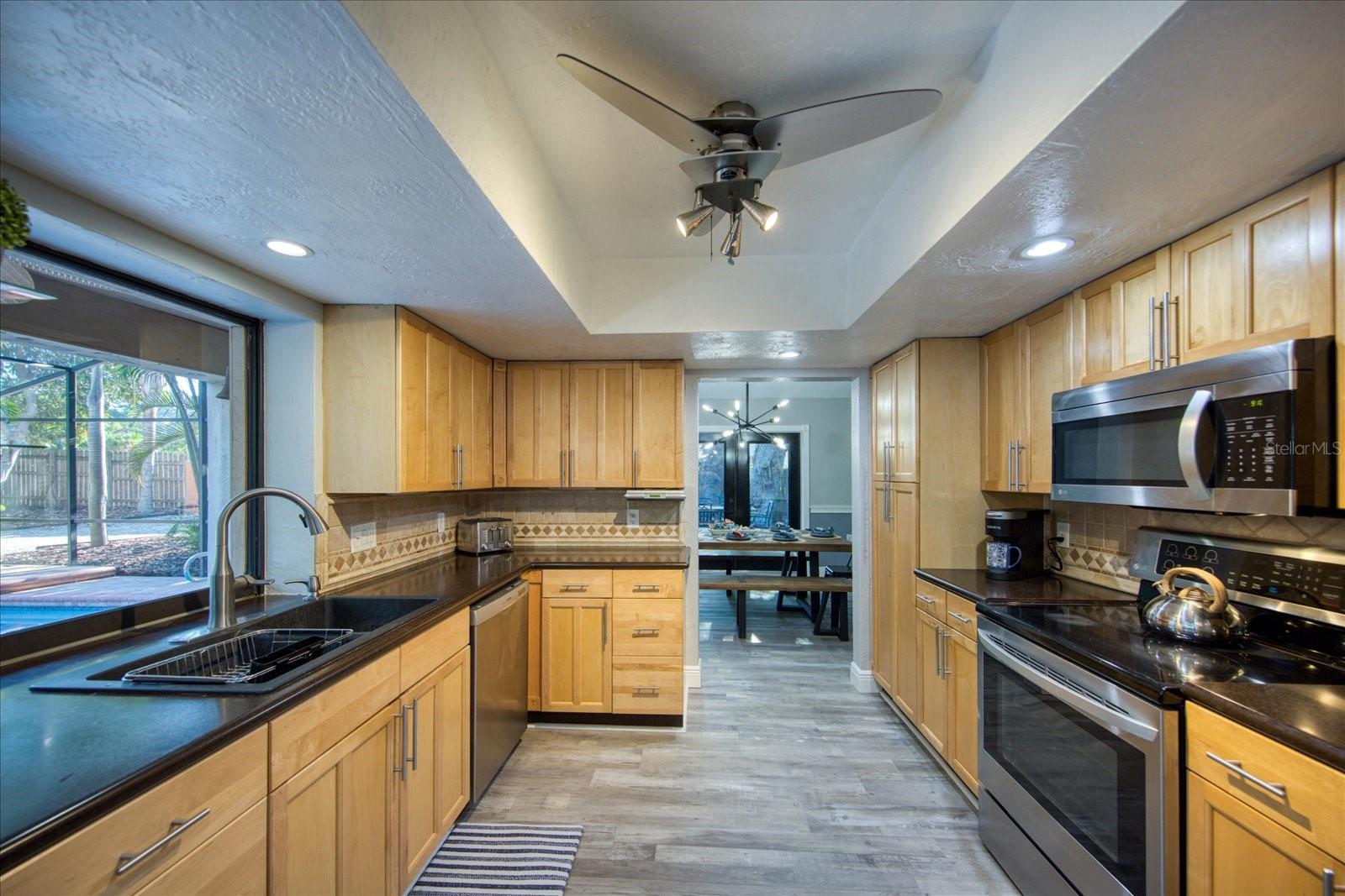 Image 13 of 39 For 13703 Oak Forest Boulevard N