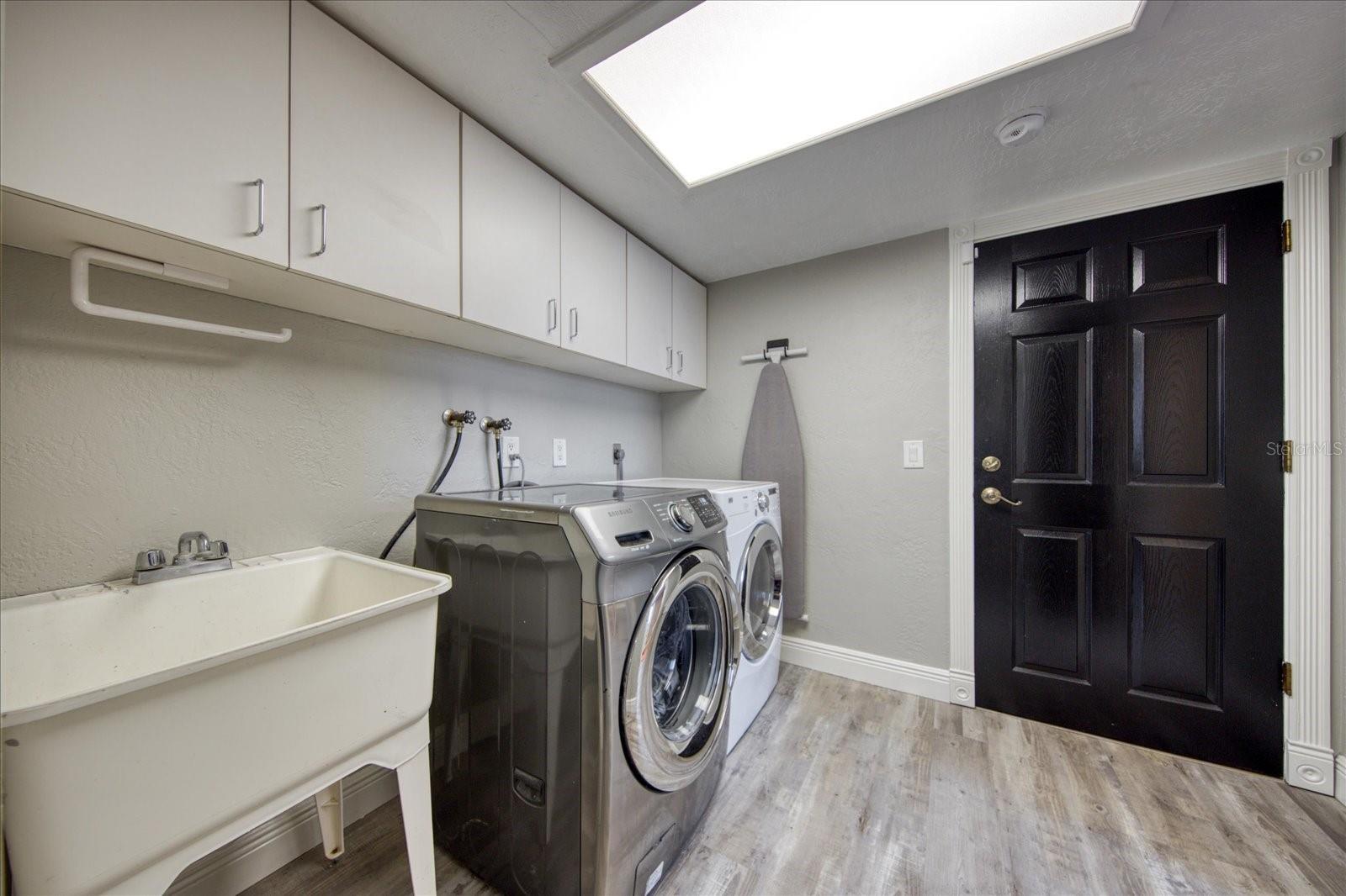 Image 15 of 39 For 13703 Oak Forest Boulevard N