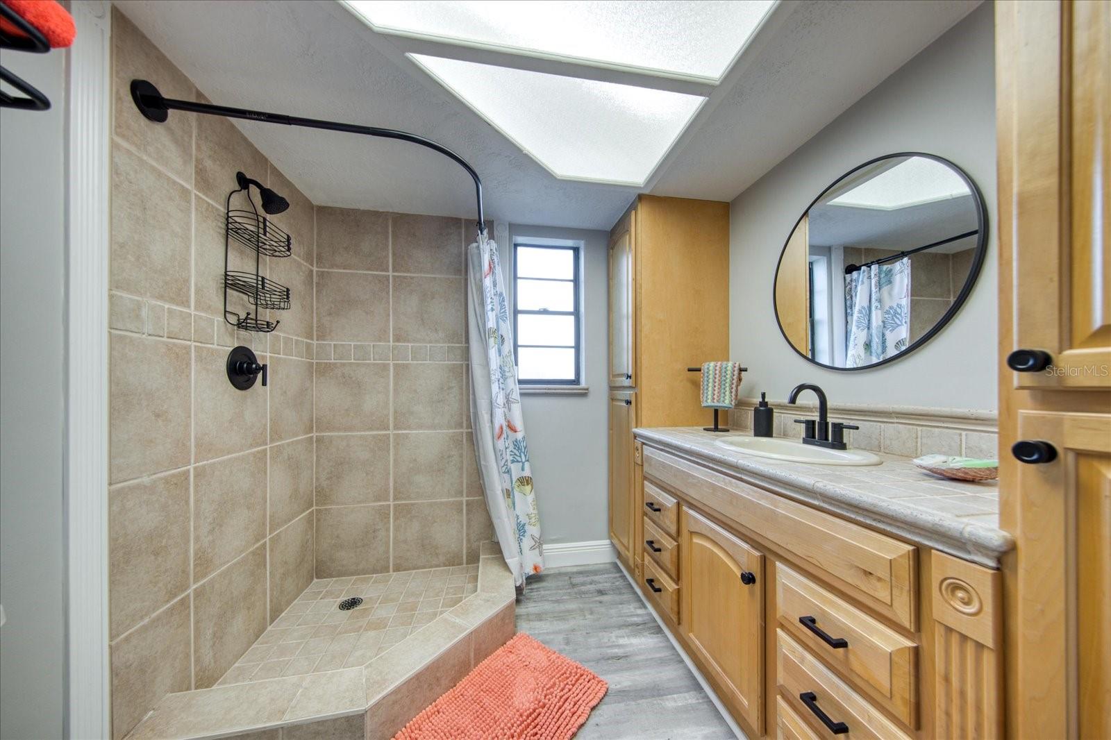 Image 16 of 39 For 13703 Oak Forest Boulevard N