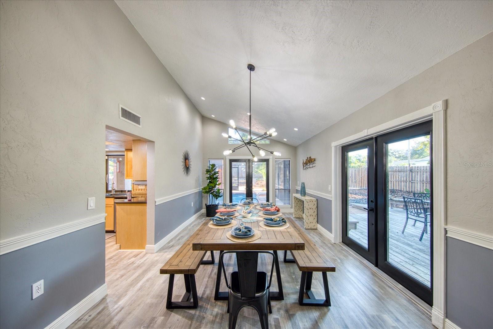 Image 7 of 39 For 13703 Oak Forest Boulevard N