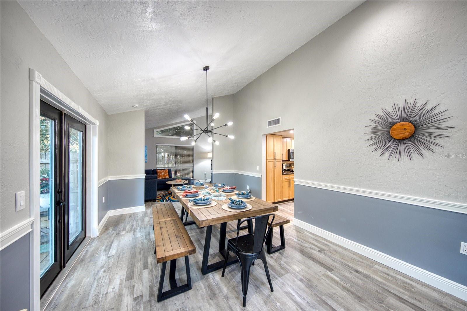 Image 8 of 39 For 13703 Oak Forest Boulevard N