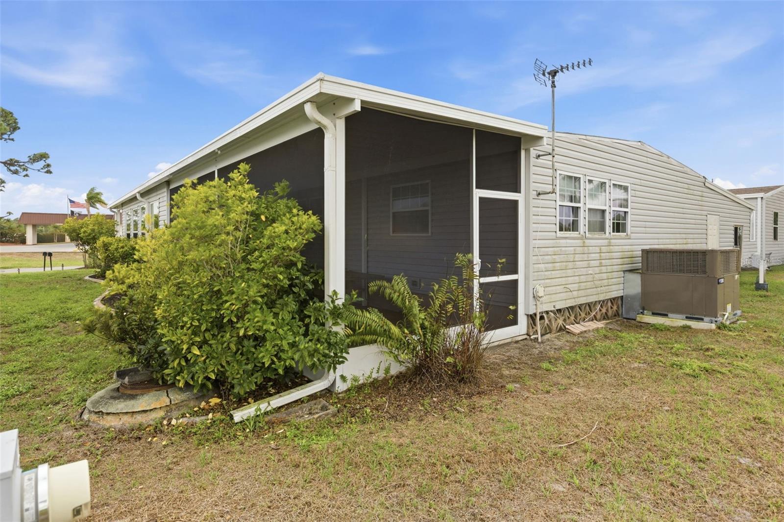 Image 29 of 80 For 504 Alvarado