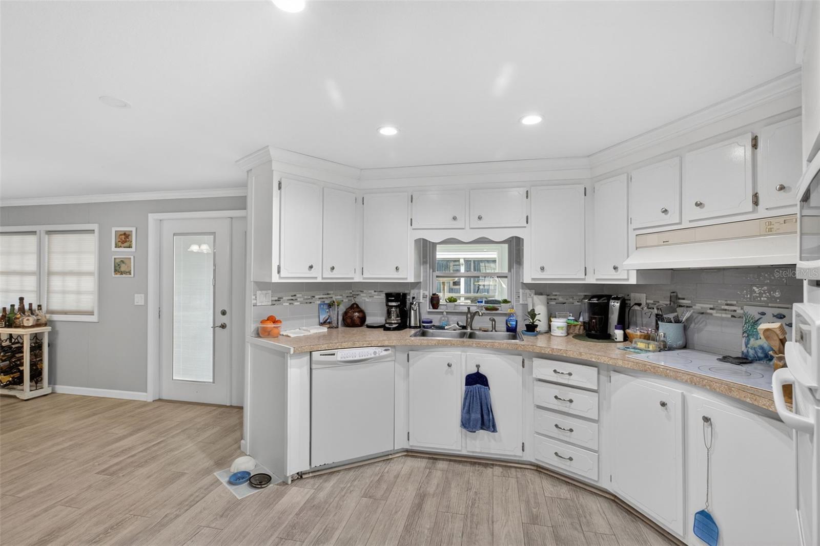 Image 6 of 80 For 504 Alvarado