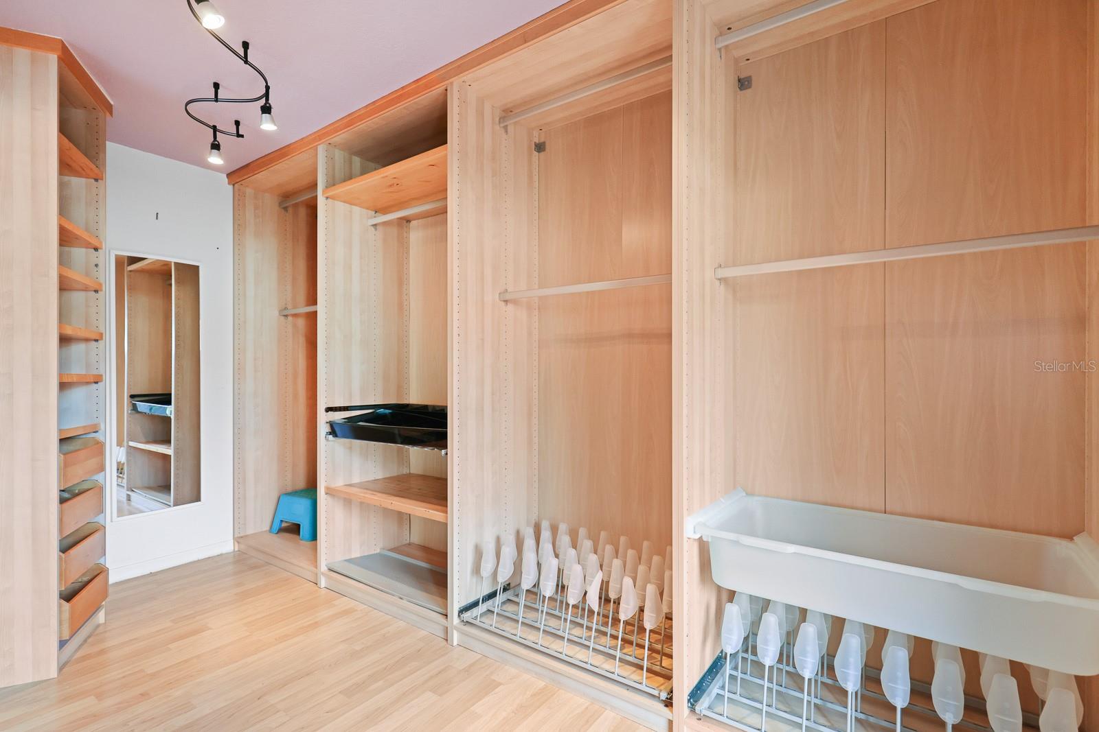 Image 28 of 61 For 5208 Laurel Pointe Drive