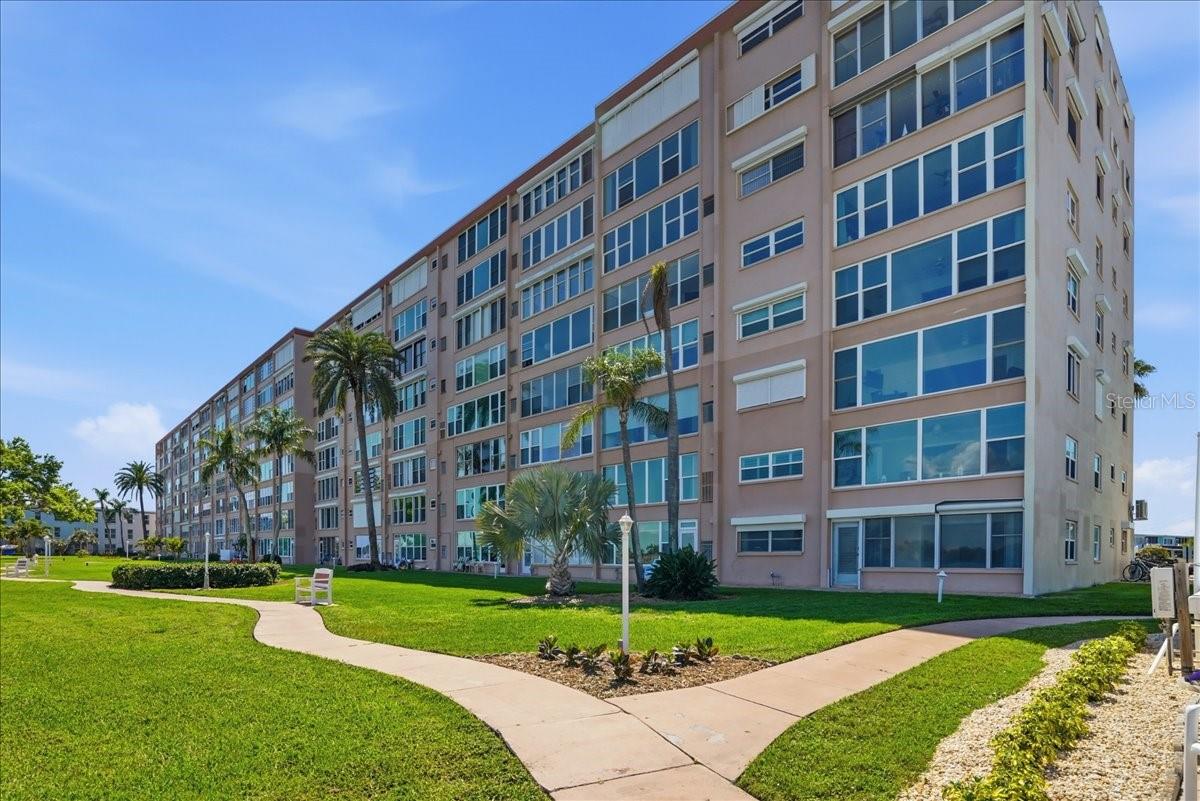 Image 43 of 72 For 1847 Shore Drive S 119