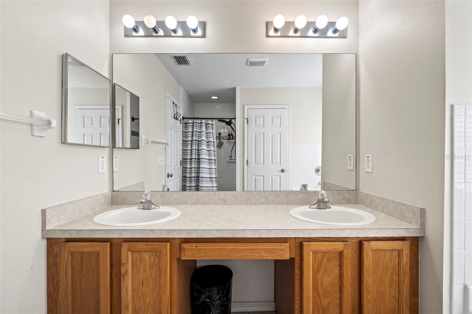 Image 43 of 76 For 31001 Midtown Court