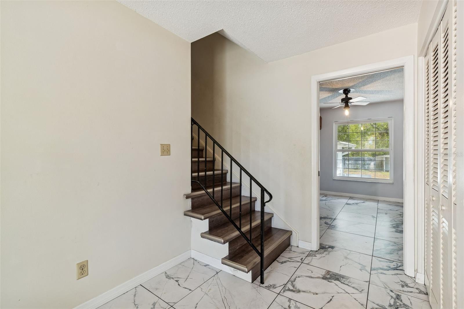 Image 11 of 89 For 2027 Park Street N