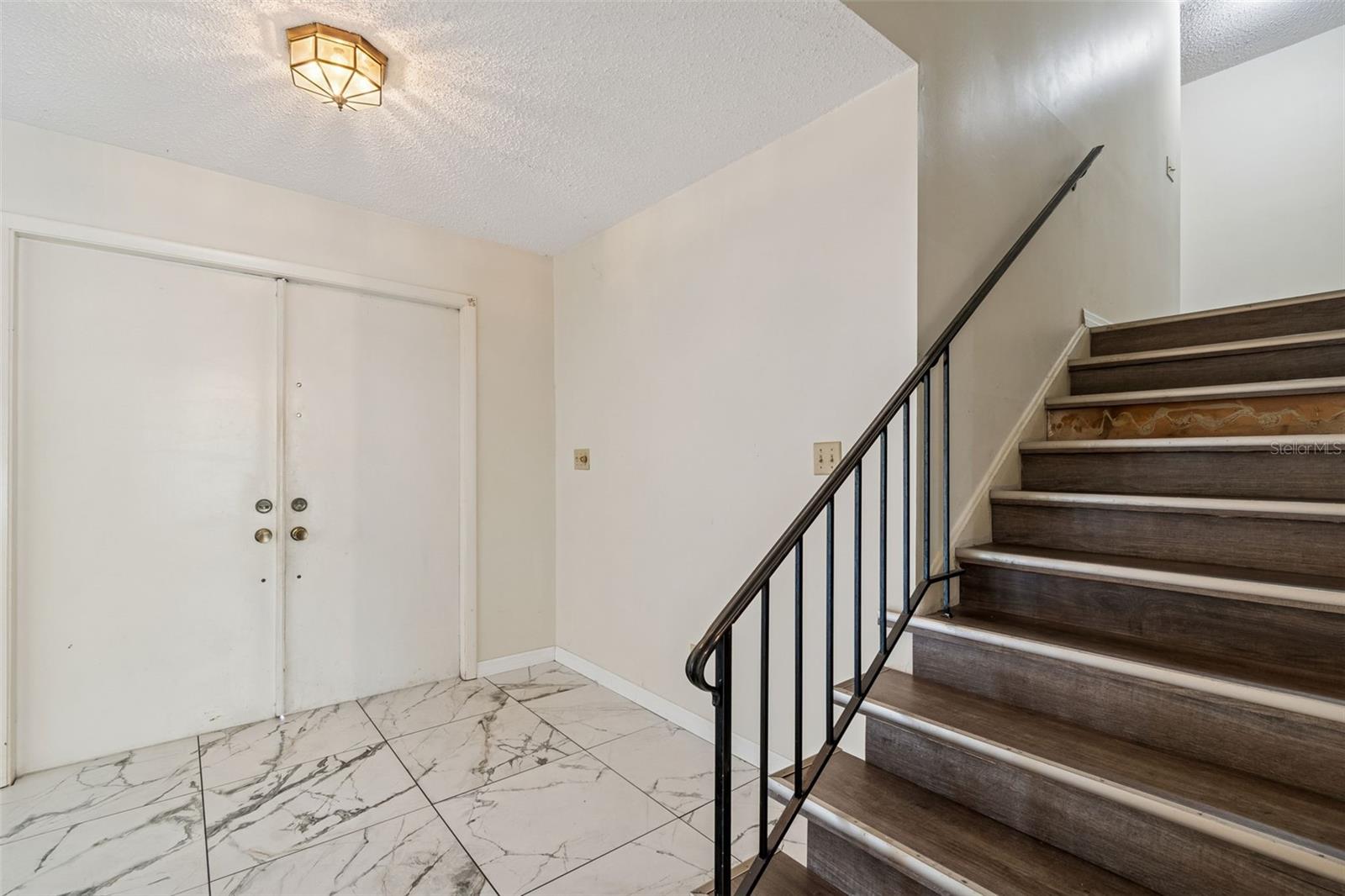 Image 12 of 89 For 2027 Park Street N