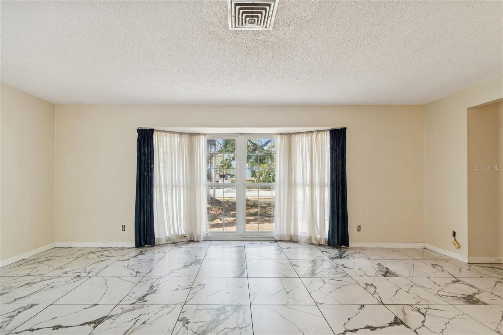 Image 15 of 89 For 2027 Park Street N