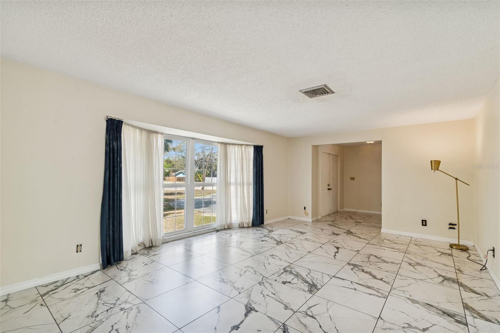 Image 16 of 89 For 2027 Park Street N