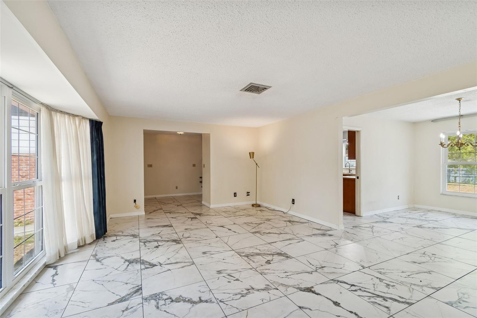 Image 17 of 89 For 2027 Park Street N