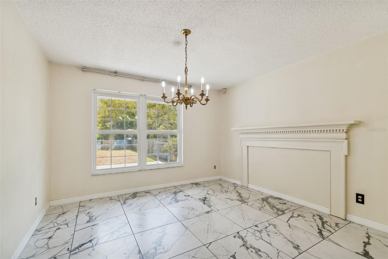 Image 19 of 89 For 2027 Park Street N