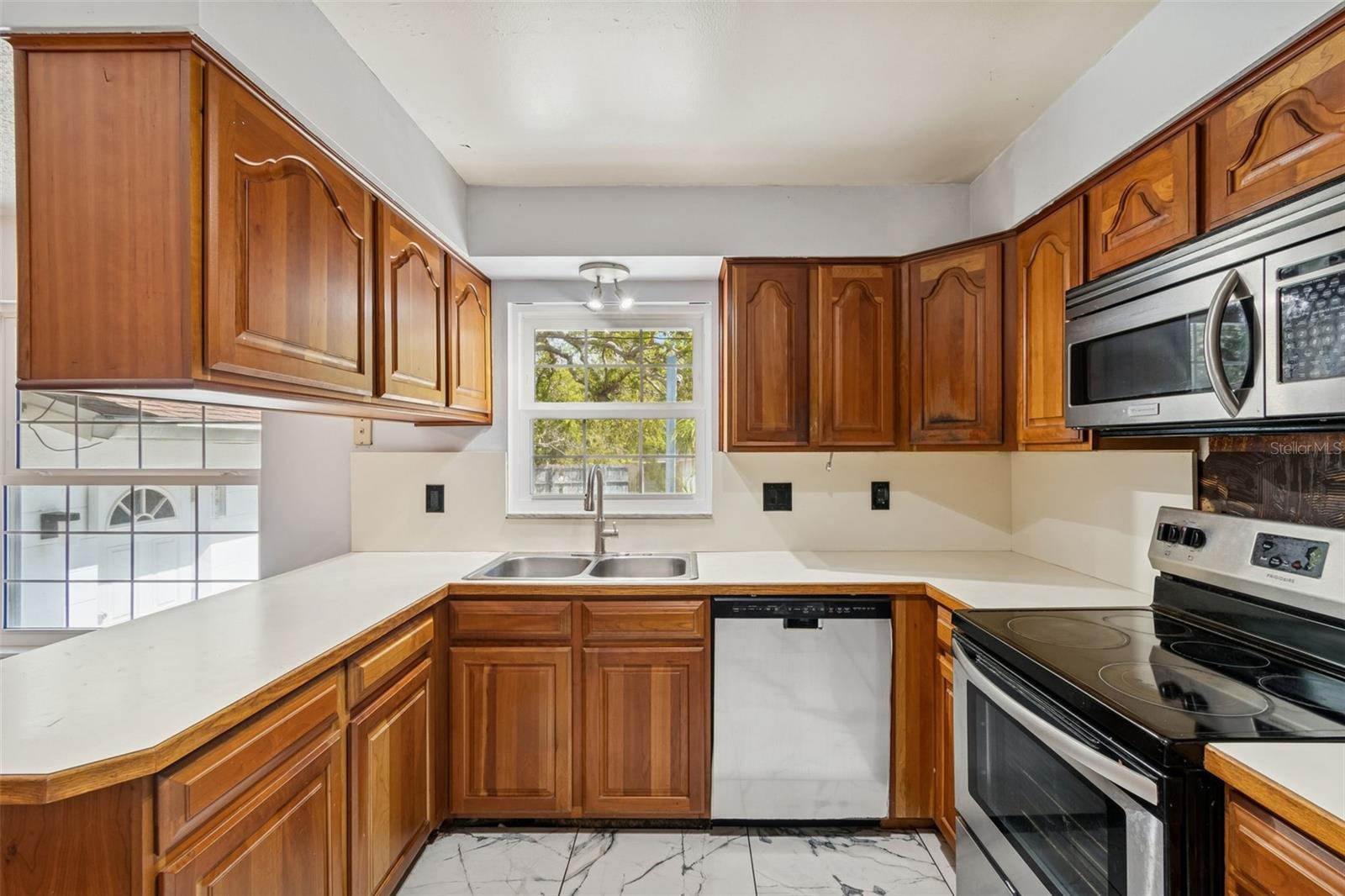 Image 24 of 89 For 2027 Park Street N