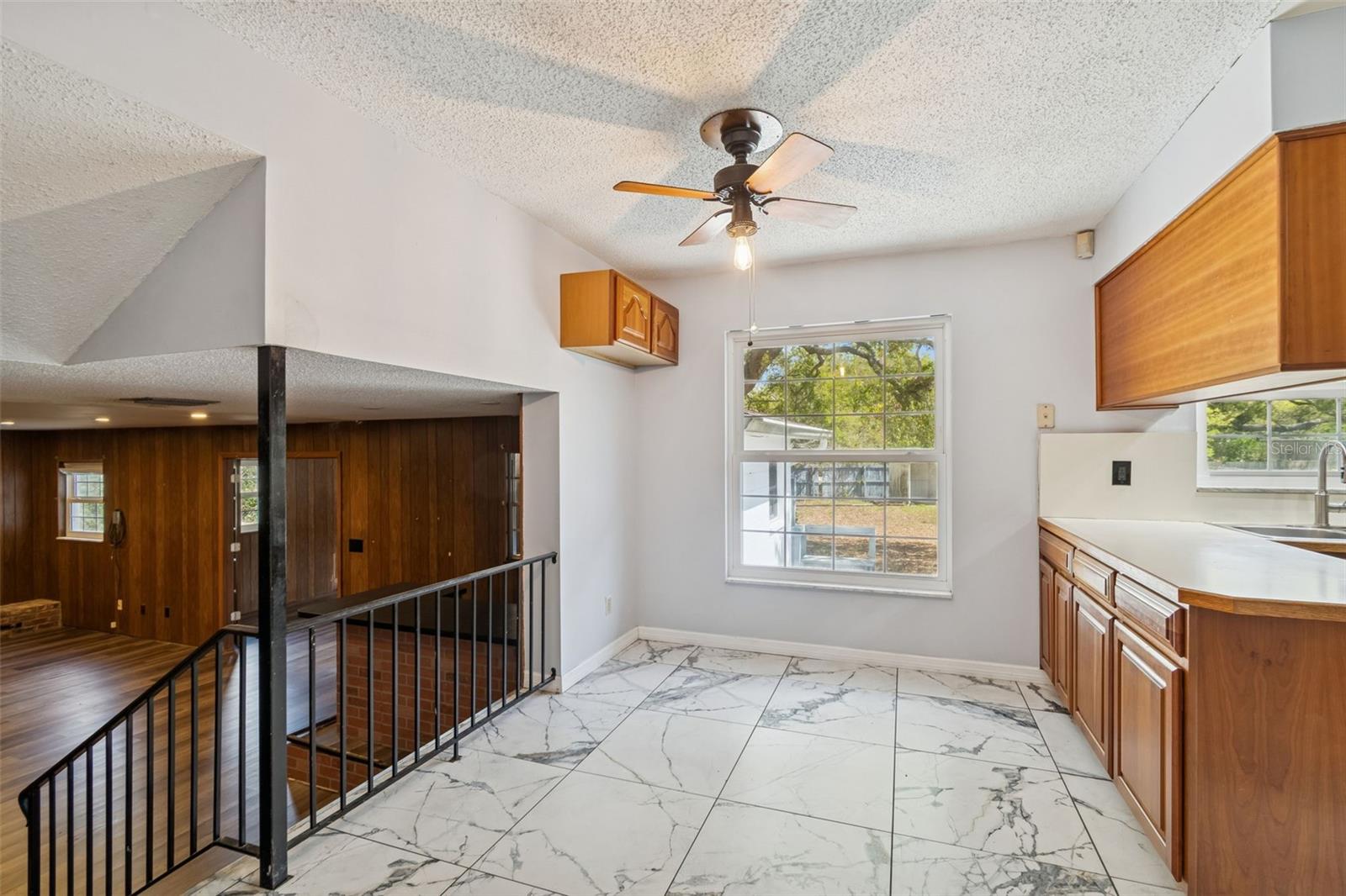 Image 28 of 89 For 2027 Park Street N