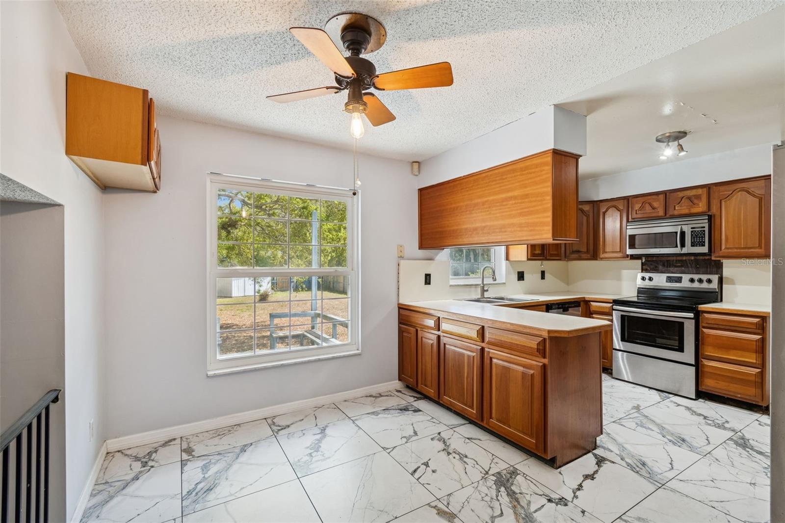 Image 29 of 89 For 2027 Park Street N