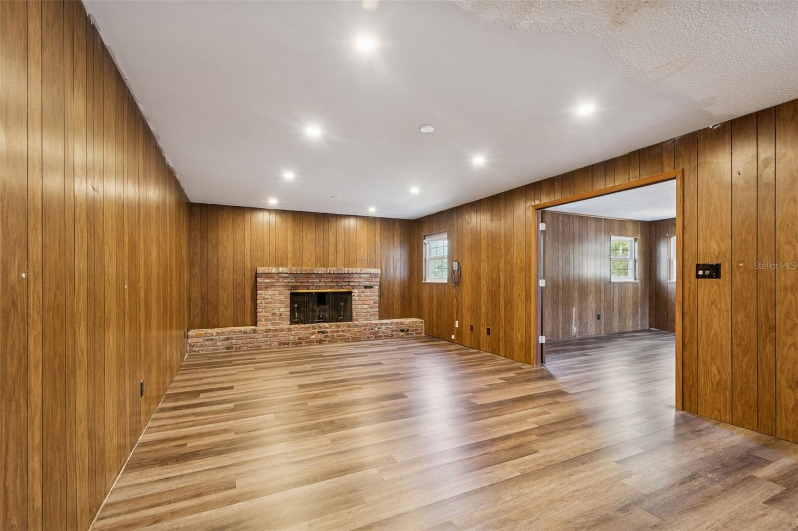 Image 32 of 89 For 2027 Park Street N