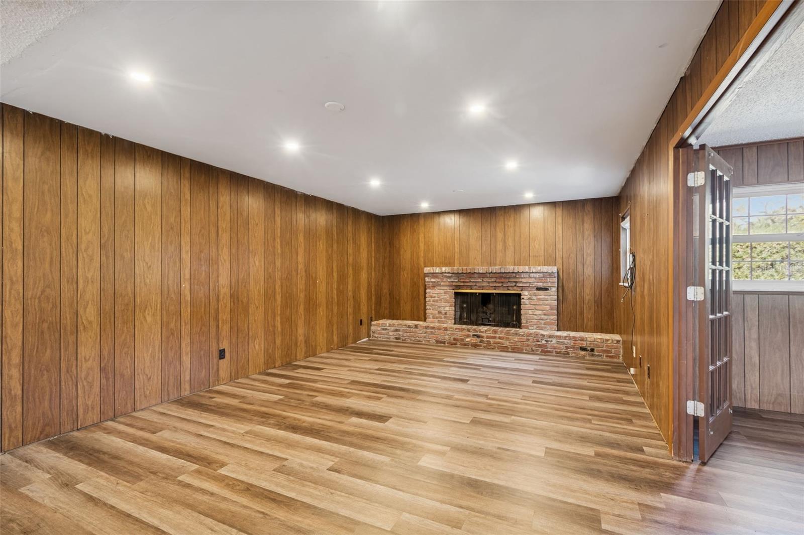 Image 34 of 89 For 2027 Park Street N