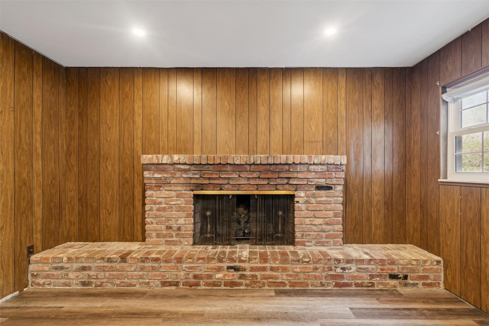 Image 35 of 89 For 2027 Park Street N