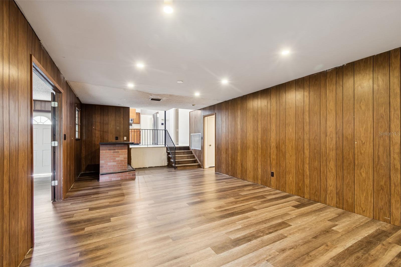 Image 37 of 89 For 2027 Park Street N