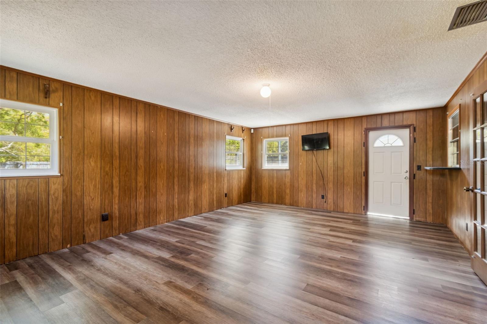 Image 40 of 89 For 2027 Park Street N