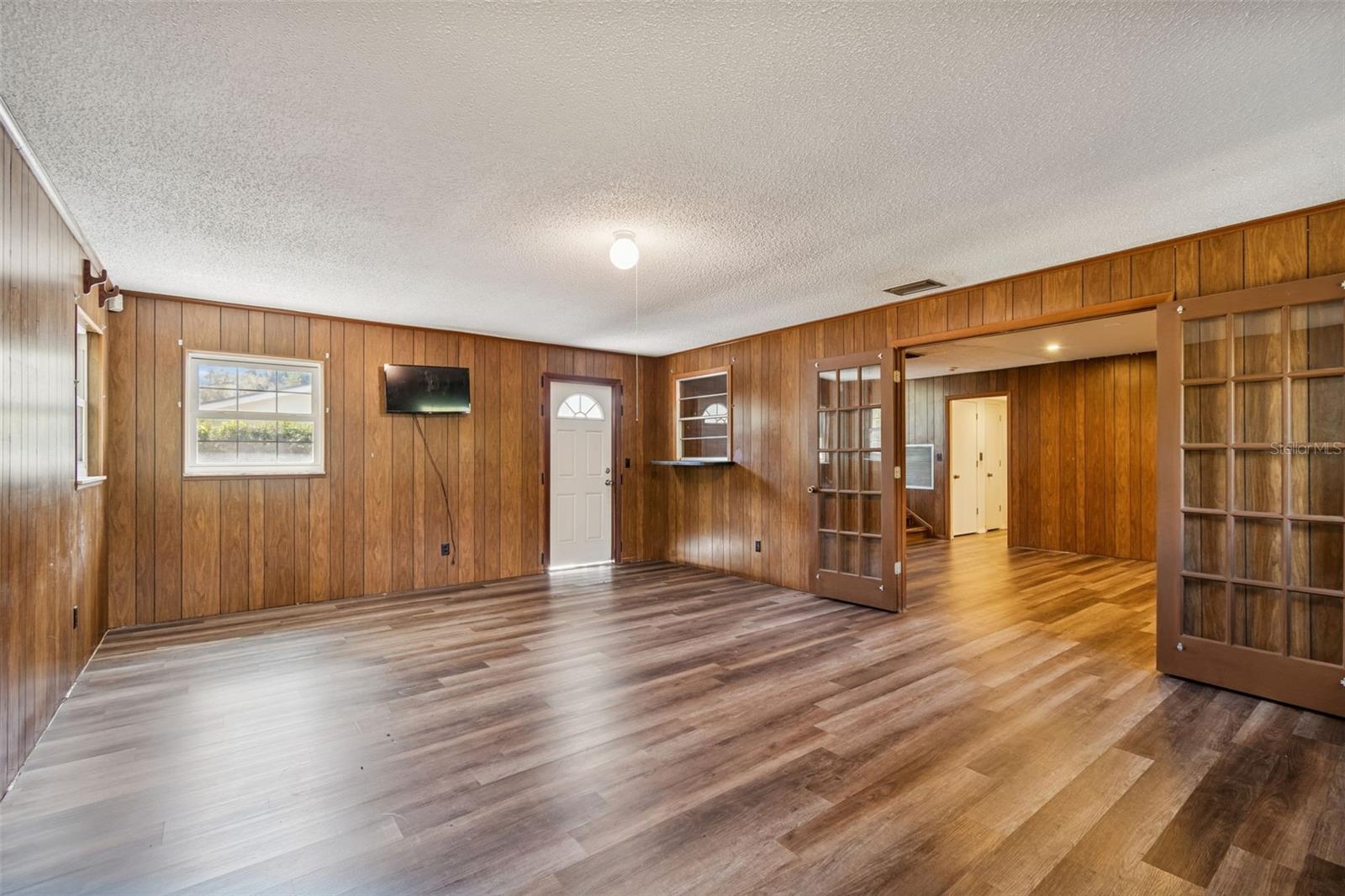 Image 41 of 89 For 2027 Park Street N