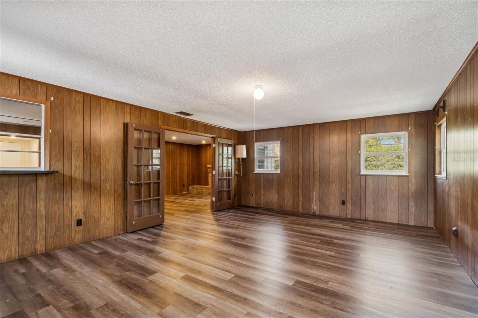 Image 42 of 89 For 2027 Park Street N