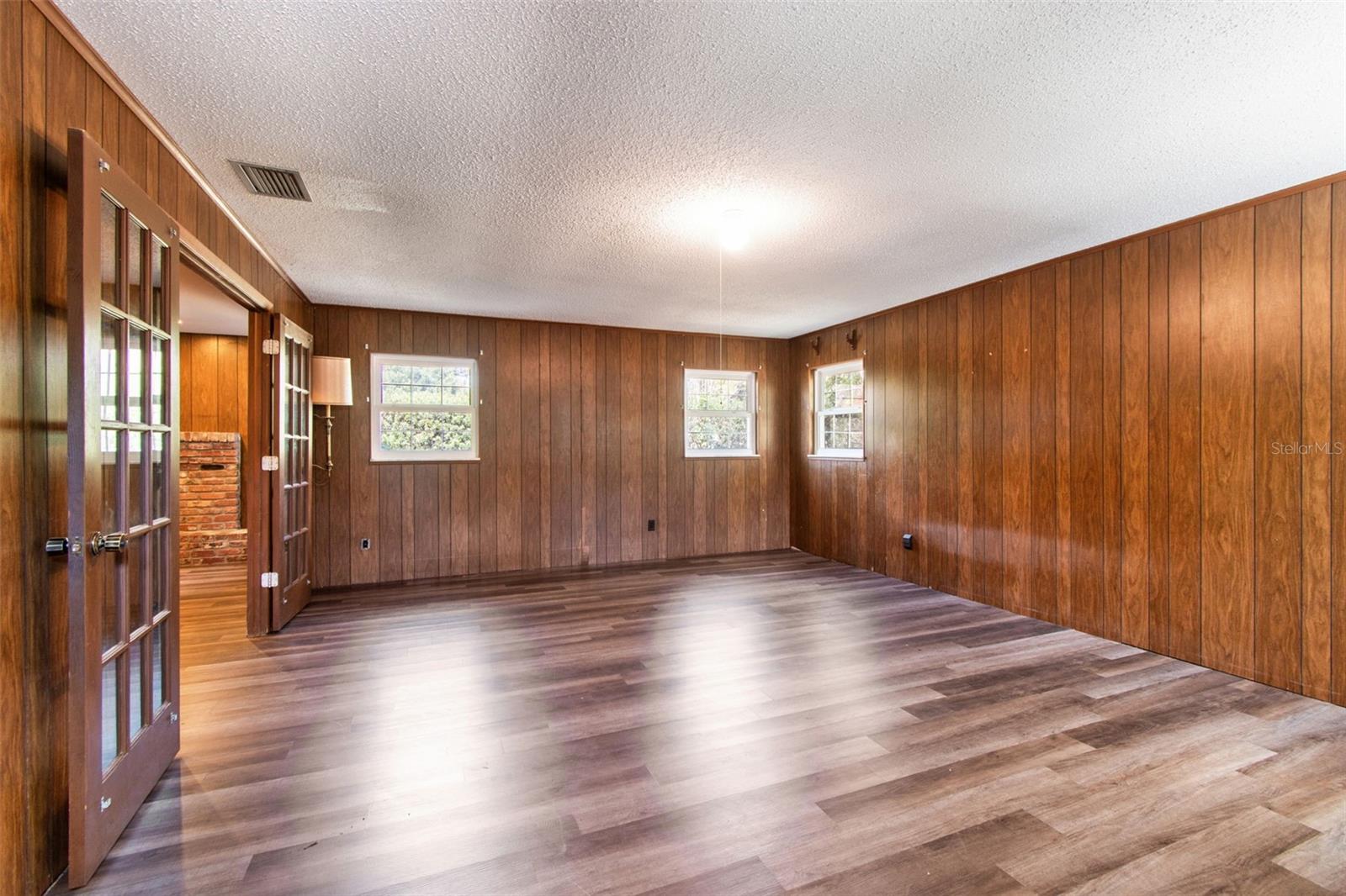 Image 43 of 89 For 2027 Park Street N