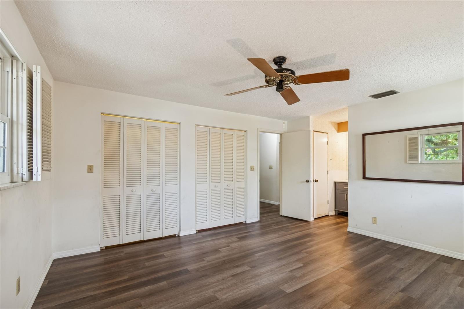 Image 52 of 89 For 2027 Park Street N