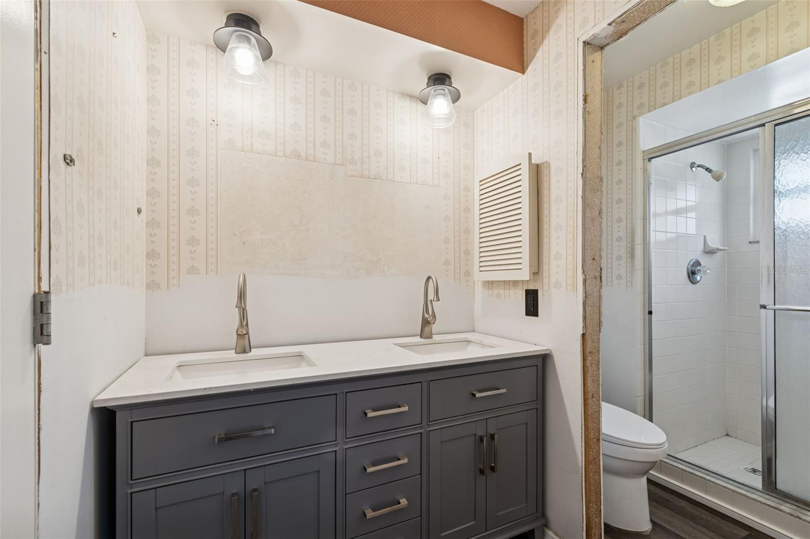 Image 54 of 89 For 2027 Park Street N