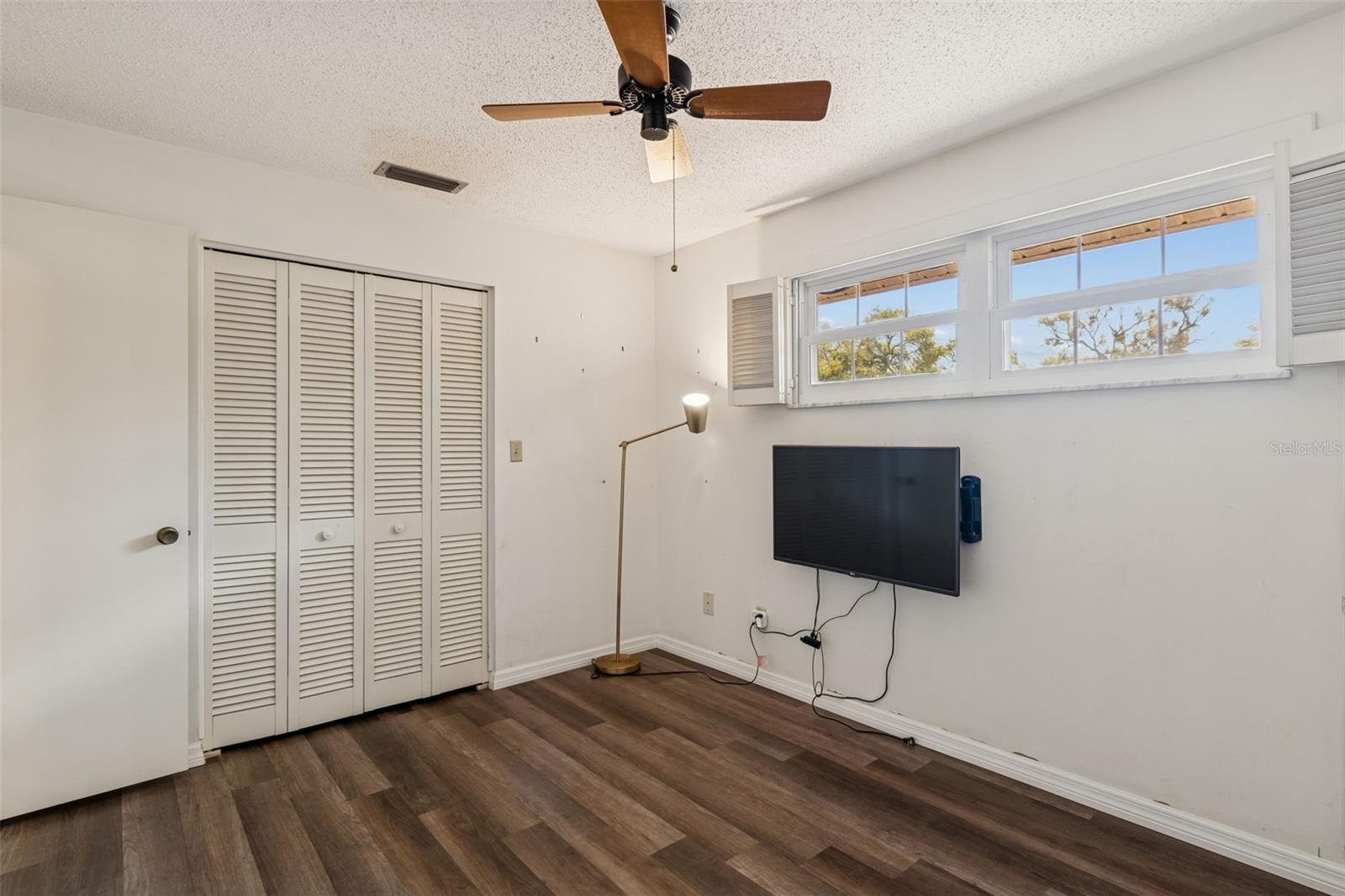 Image 58 of 89 For 2027 Park Street N