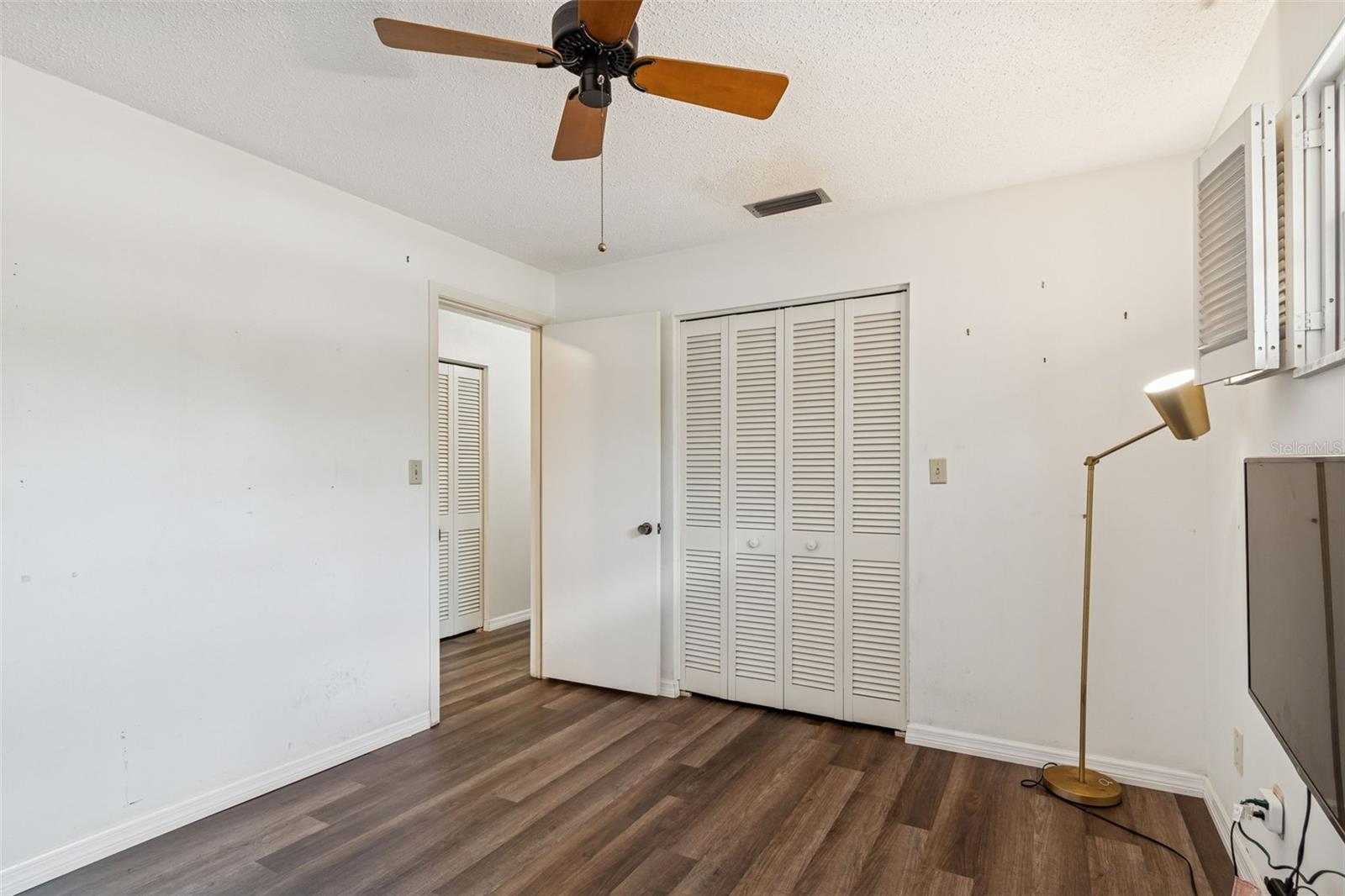 Image 59 of 89 For 2027 Park Street N